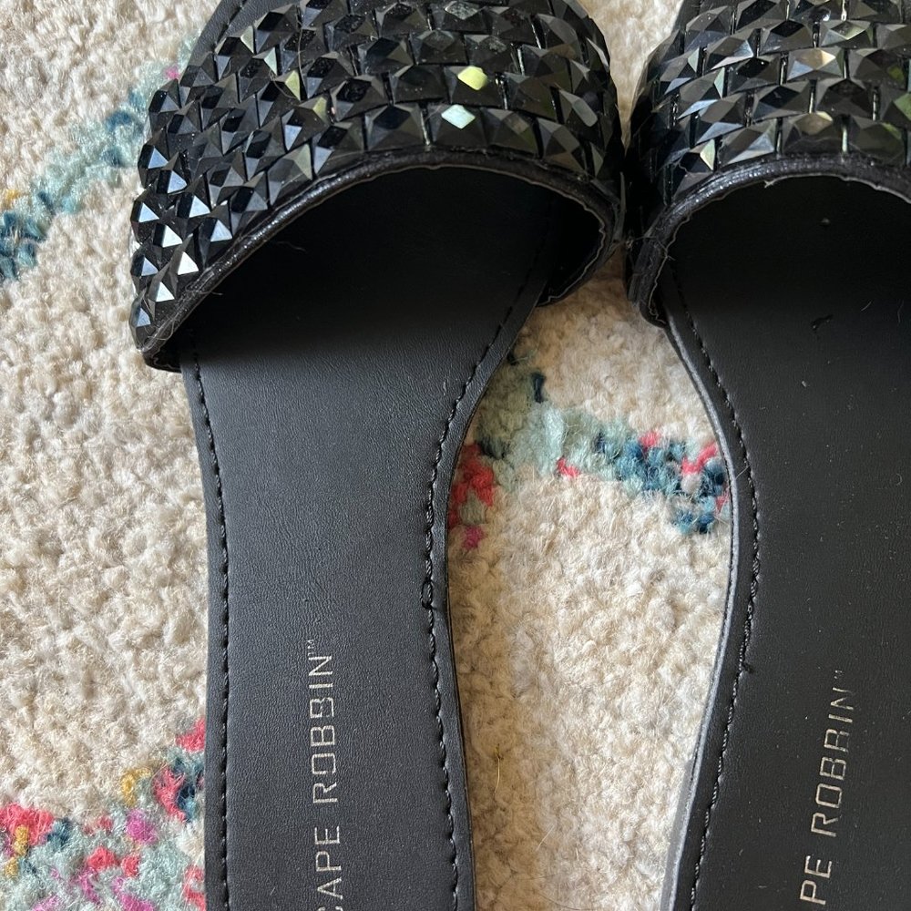 Super cute Cape Robbin black sandals